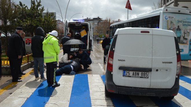 Erzurum'da yaya geçidinde aracın çarptığı karı-koca yaralandı