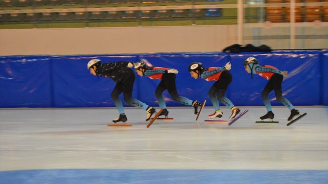Genç milli sürat patenciler uluslararası başarı için ter döküyor
