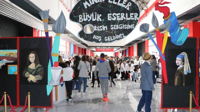 Erzurum'da 'Minik Eller, Büyük Eserler' sergisi açıldı