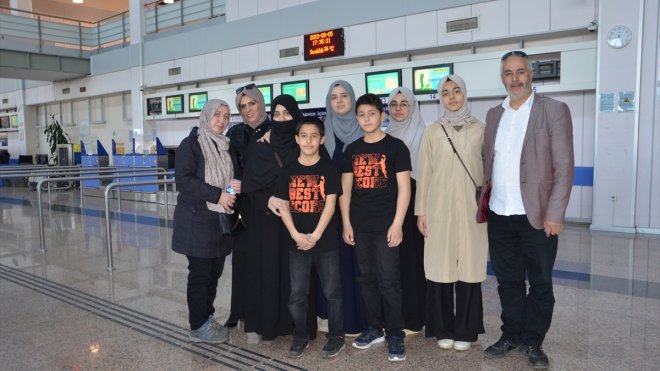 Erzurum'da üniversite öğrencileri kutsal topraklara gönderildi