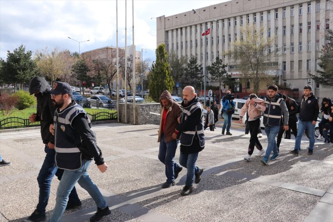 daha Yaşanan - ERZURUM şüpheli ilgili gözaltına 9 gerginlikle alındı 3
