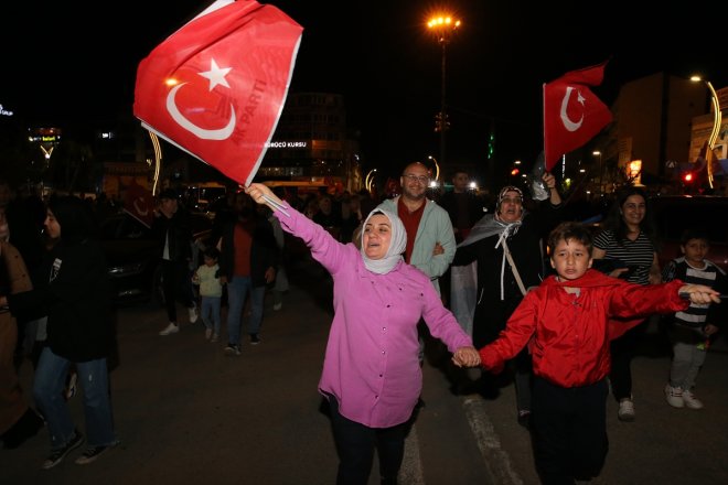 HAKKARİ (2) - seçim kutlanıyor Cumhurbaşkanı başarısı Erdoğan