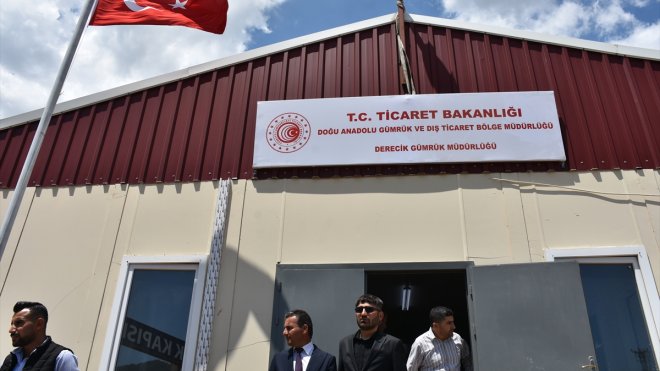 Hakkari'deki Derecik Gümrük Kapısı giriş çıkışa açıldı