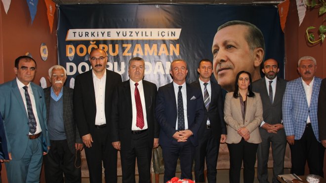 HAKKARİ - Memleket Partisi İl Başkanı ve bazı teşkilat mensupları AK Parti