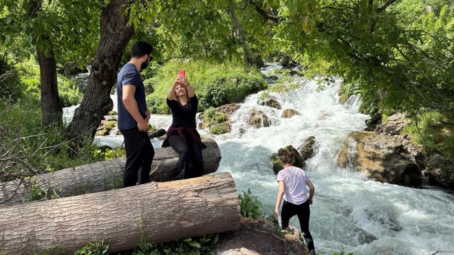 Şemdinli'nin doğal güzellikleri ilgi görüyor