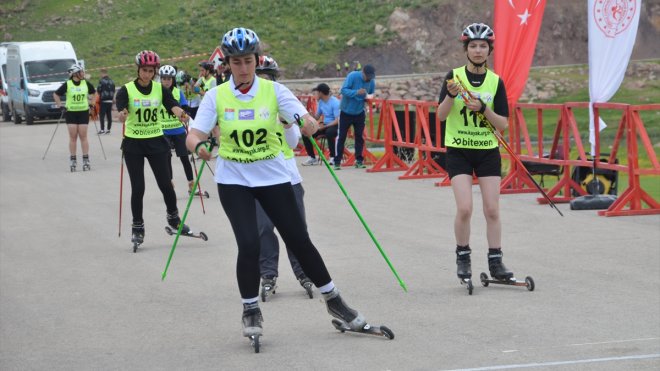 Hakkari'de Tekerlekli Kayak Türkiye Şampiyonası sona erdi