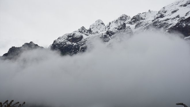 Hakkari'de yüksek kesimler beyaza büründü
