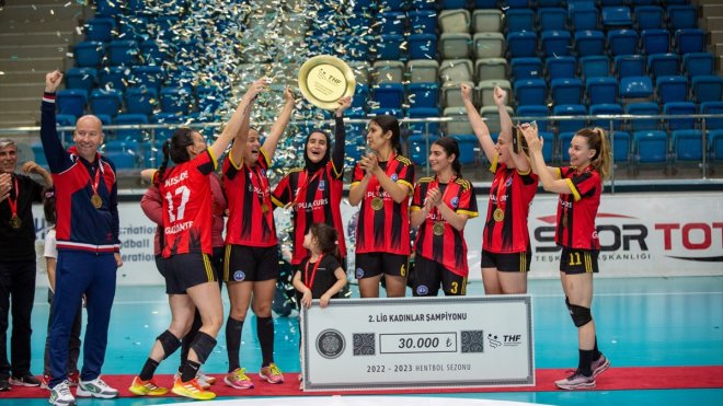 Hentbol Kadınlar 2. Ligi'nde Nurdağı HEM şampiyon oldu