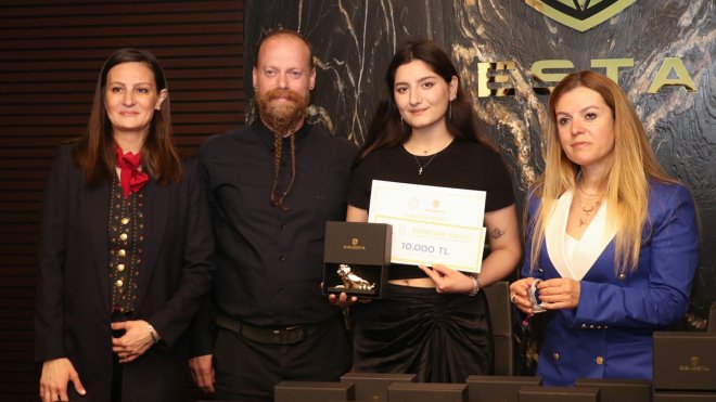 Üniversite öğrencileri inşaat atıklarını sanat eserine dönüştürdü