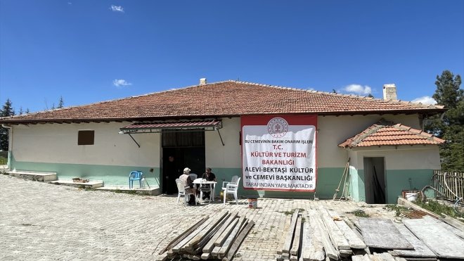 Malatya'da depremde hasar gören cemevi onarılıyor