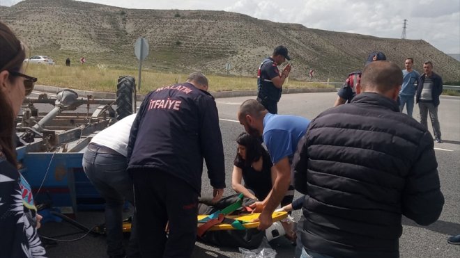 Malatya'da devrilen çapa motorunun sürücüsü yaralandı