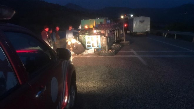 Malatya'da devrilen traktörün sürücüsü yaralandı