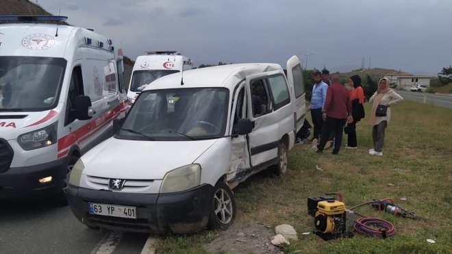 Malatya'da iki otomobilin çarpıştığı kazada 3 kişi yaralandı