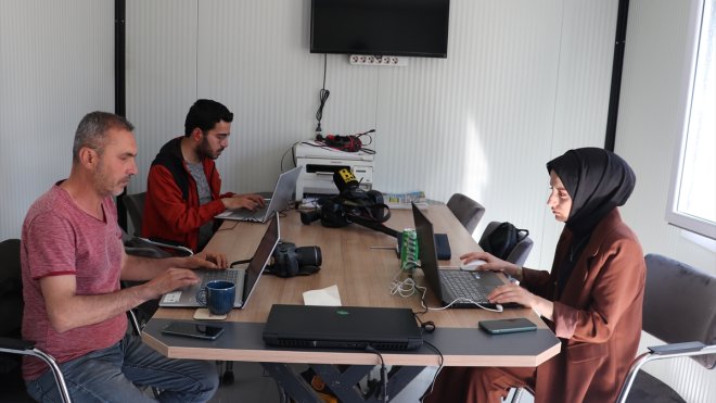 Malatya'da yerel gazeteler konteynerlerde günlük yayınlarına başladı