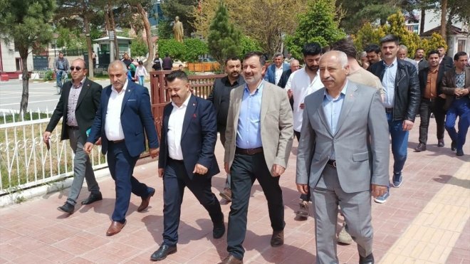 MHP heyeti, Erciş'te esnafı ziyaret etti