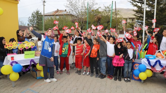 Muradiyeli çocuklar 23 Nisan etkinliğinde eğlendi