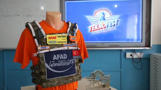 Çığ ve depremlerden etkilenen Muşlu öğrenciler "akıllı yelek" tasarladı