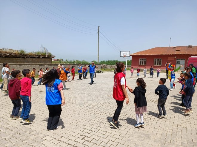 - oyuncaklarla güldürdüler yüzünü yaptıkları MUŞ çocuklarının Köy 15