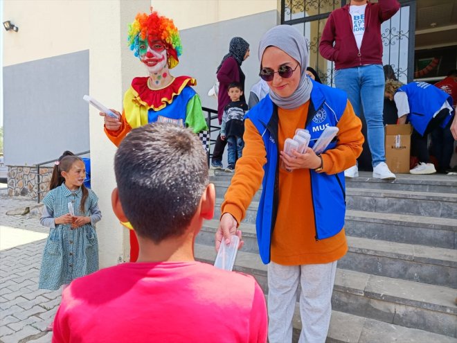 çocuklarının Köy yüzünü yaptıkları oyuncaklarla - MUŞ güldürdüler 16