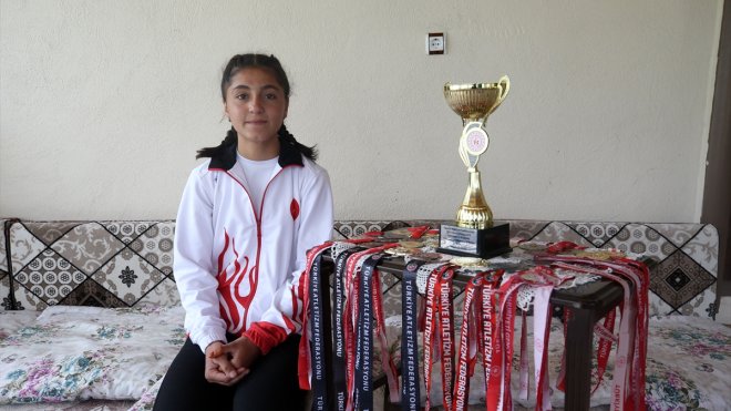 Köyde öğretmeninin keşfettiği genç atlet, 3 yılda 4 kez Türkiye şampiyonu oldu