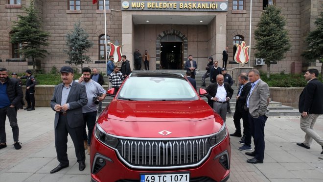 Türkiye'nin yerli otomobili Togg, Muş'ta tanıtıldı