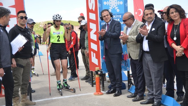 Tekerlekli Kayak Türkiye Şampiyonası, Yüksekova'da başladı