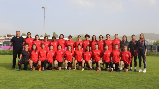 Belediyenin spora kazandırdığı kızların başarısı, Van'da kız futbolcuların sayısını artırdı