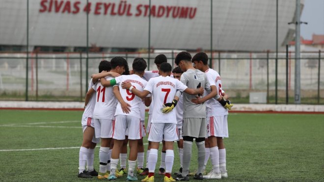 Van Büyükşehir Belediyespor U16 Futbol Takımı yarı finale yükseldi