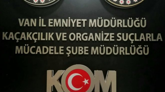 Van'da 1 kilogram uyuşturucu, silah ve mühimmat ele geçirildi