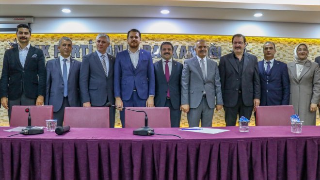 Van'da DEVA Partisi İl Başkanı Erdinç Peker ve bazı teşkilat üyeleri AK Parti'ye katıldı