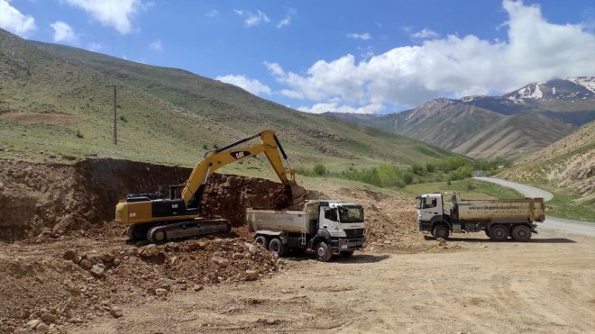 Van'da kırsal mahallelerde yollar yenileniyor
