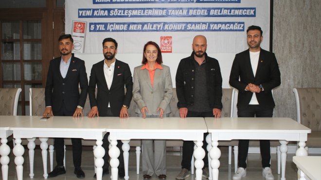 Van'da Vatan Partisi milletvekili adayları gazetecilerle bir araya geldi