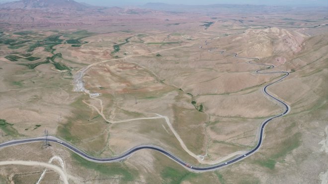 Van-Hakkari kara yolunda inşa edilen Güzeldere Tüneli