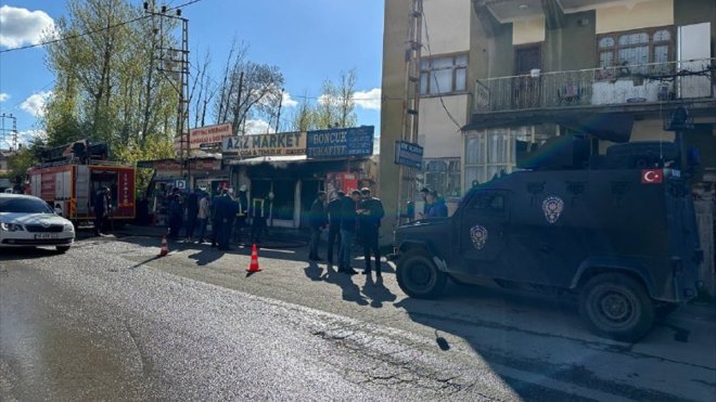 VAN - Markette çıkan yangın hasara neden oldu1