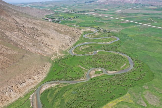 Murat çevresinde - renkleri (DRON) hakim oldu bahar AĞRI Nehri