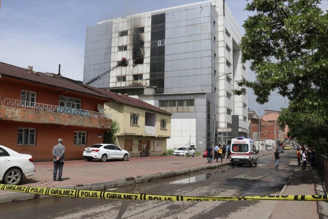 Eski AĞRI binasında yangın - hastane çıkan söndürüldü 3