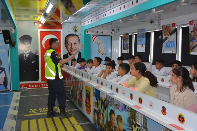 AĞRI eğitimi ekipleri öğrencilere - Genel verdi trafik Jandarma Komutanlığı 9