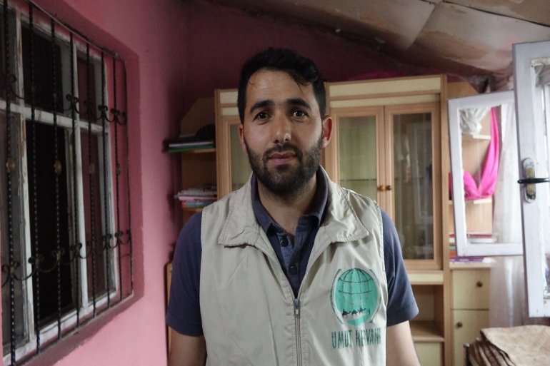 Ağrı Umut Kervanı Derneği, canlı yayın kampanasında topladıkları parayı ihtiyaç sahibi aileye ulaştırdı2