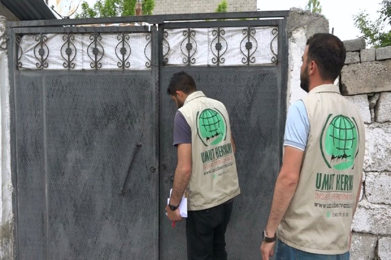 Ağrı Umut Kervanı Derneği, canlı yayın kampanasında topladıkları parayı ihtiyaç sahibi aileye ulaştırdı3