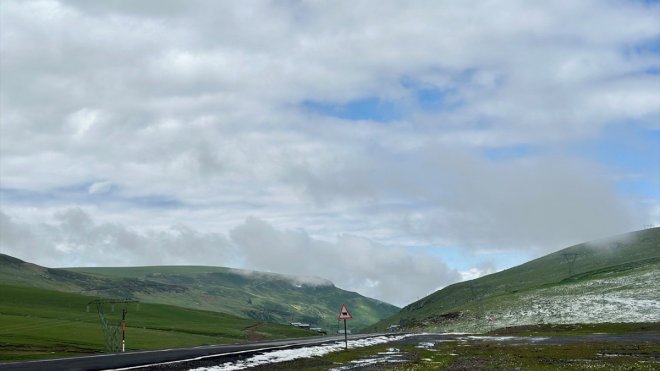 Ardahan'da sağanak ve dolu etkili oldu