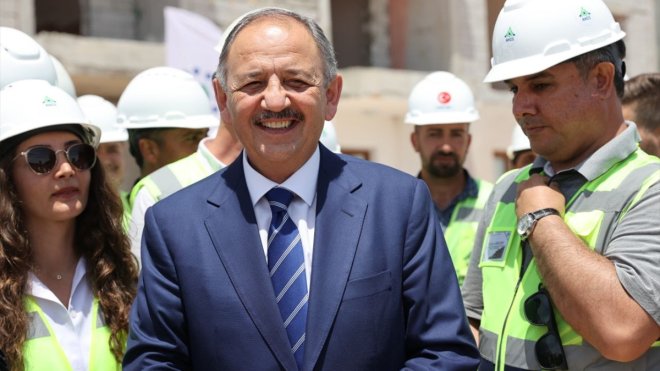Bakan Özhaseki, Malatya'da 338 geçici iş yerinin daha teslim edildiğini bildirdi