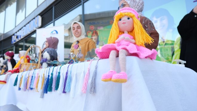Bingöl'de kadınlar atölyelerde ürettikleri ürünleri sergide satışa sundu