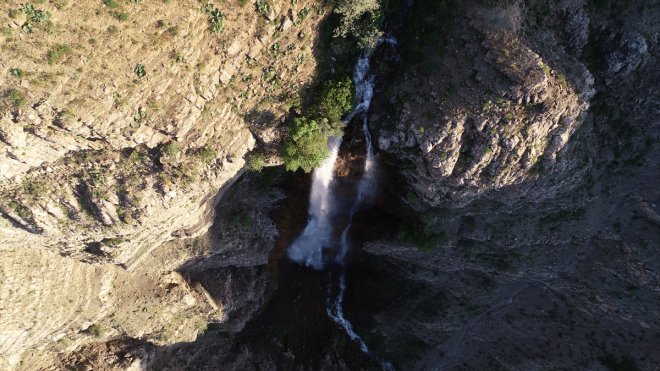Bingöl'de ulaşımının zor olduğu Yoncalık Şelalesi dronla görüntülendi