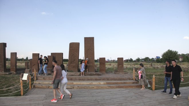 Bitlis'teki tarihi mekanlarda bayram yoğunluğu