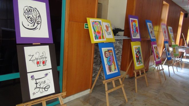 Tatvan'da lise öğrencileri yıl sonu sergisi düzenledi