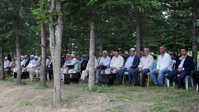 Bitlis'te ilk hac kafilesi dualarla uğurlandı