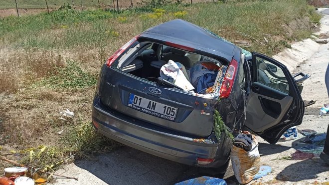 Bitlis'te otomobil ile hafif ticari aracın çarpışması sonucu 5 kişi yaralandı