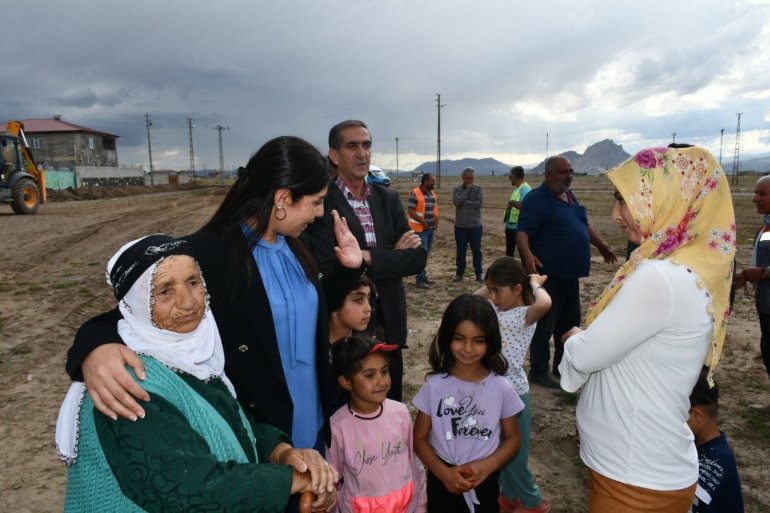 Doğubayazıt Belediyesi mahallelerinin sorunlarına çözüm oluyor3