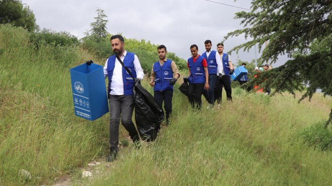 Elazığ'da gençler tarihi Harput Mahallesi'nde temizlik yaptı