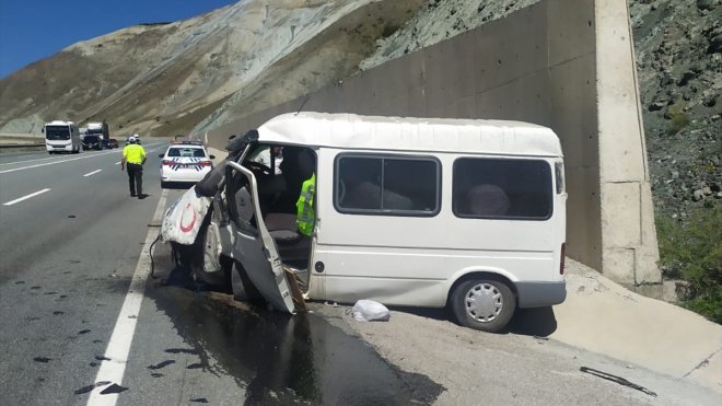 Erzincan'da meydana gelen 3 trafik kazasında 10 kişi yaralandı